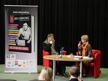 Wieczór nad rzeką zdarzeń Rafała Podrazy