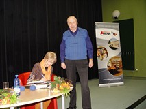 Wieczór nad rzeką zdarzeń Rafała Podrazy