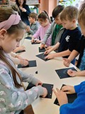 Zajęcia plastyczne- tworzymy własną Czarna Książkę Kolorów