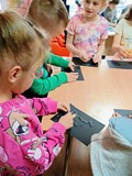 Zajęcia plastyczne- tworzymy własną Czarna Książkę Kolorów