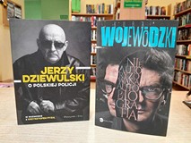 na zdjęciu książki