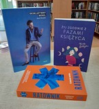 na zdjęciu książki