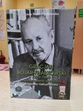 na zdjęciu książka