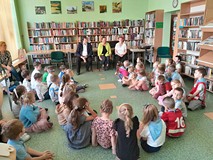 Pan Stanisław opowiada dzieciom o rozmowach zwierząt