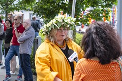 Reżyserka Elżbieta Malczewska-Giemza udziela wywiadu do Telewizja Kablowa Koszalin.  Fot. Marcin Bet