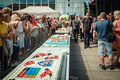 Tort z władzami miasta.  Fot. Izabela Rogowska