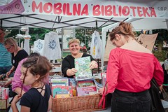 Stoisko Mobilnej Biblioteki Stowarzyszenie Bibliotekarzy Polskich Koło nr 1 w Koszalinie.  Fot. Izab