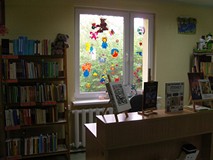Biblioteczny ogród w majowej szacie