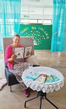 Dorota czyta książkę
