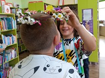 Chłopcy podczas robienia zdjęć