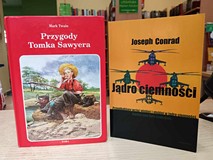 „Przygody Tomka Sawyera” zakazana za rasistowski język. „Jądro ciemności” książka była atakowana za 