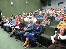 Widownia podczas otwarcia wystawy.