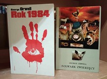 na zdjęciu książki