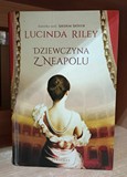 na zdjęciu książka