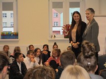 Pani dyrektor biblioteki w Bobolicach i p. Izabella Klebańska na spotkaniu autorskim