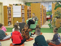 Izabella Klebańska na spotkaniu z czytelnikami w Sianowie