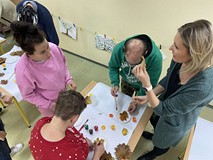 Malowanie liści farbami