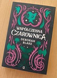 na zdjęciu książka