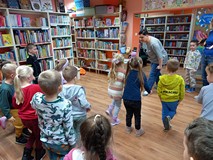Zabawy z Buką, mrozi...patrzy...