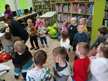 Wiewiórki podczas misiowej piosenki