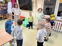 Dzieci w trakcie zabawy