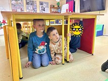 Dzieci odpowiadaja na pytania