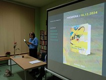 autorka czyta fragmenty książki