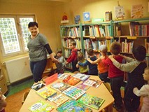 DZIECI Z PRZEDSZKOLA „PRZYJACIEL DZIECKA TPD” W BIBLIOTECE
