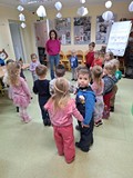Dzieci w trakcie zabawy