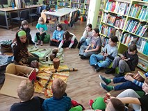 Pani Katarzyna opowiada o afrykańskich instrumentach muzycznych