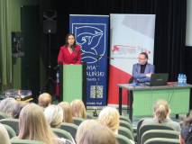 Przemawia Agnieszka Ławrynowicz Wicestarosta Koszaliński w czasie  Powiatowej konferencji 