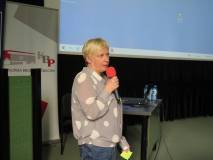 Monika Olszak z Biblioteki w Sianowie w czasie Powiatowej konferencji 
