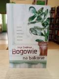 na zdjęciu książki