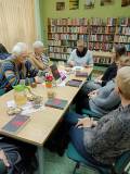 Zebrani dyskutują o książce