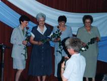 Rok 2002, jubileusz 55-lecia Biblioteki. Pani Maria Strzelecka - pierwsza od prawej.