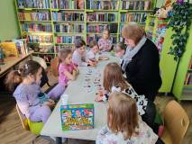 Uczestnicy spotkania w trakcie gry
