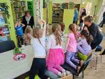 Uczestnicy spotkania w trakcie gry