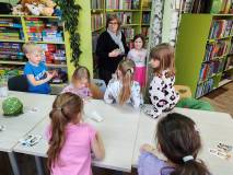 Uczestnicy spotkania w trakcie gry