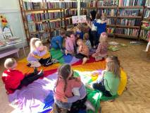 Pszczółki w bibliotece