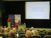 Pani Wicestarosta i dyrekor KBP w czasie powiatowej konferencji o bibliotekach gminnych powiatu kosz