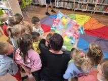 Wspólne czytanie podziękowań od dzieci