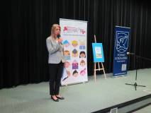 Wicedyrektor KBP Beata Sawa-Jovanoska otwiera Powiatowy przegląd recytatorski dla przedszkolaków 