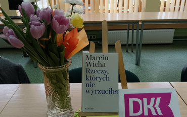 Na zdjęciu książka Rzeczy, których nie wyrzuciłem