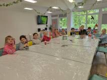 Dzieci z Przedszkola nr 9 w Koszalinie podczas tworzenia superbohaterów.