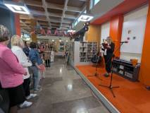 Zastępca dyrektora KBP Beata Sawa-Jovanoska otwiera wystawę.