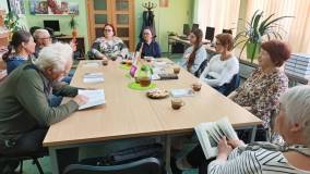 Uczestnicy DKK dyskutują o książce Davida Attenborougha