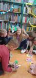 Dzieci w bibliotece.
