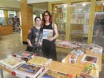 Uczestnicy wymiany puzzli.