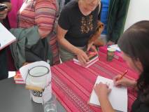 Podpisywanie książek.