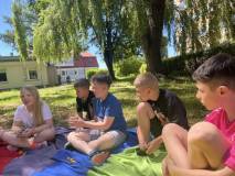 Dzieci podczas gry w 
